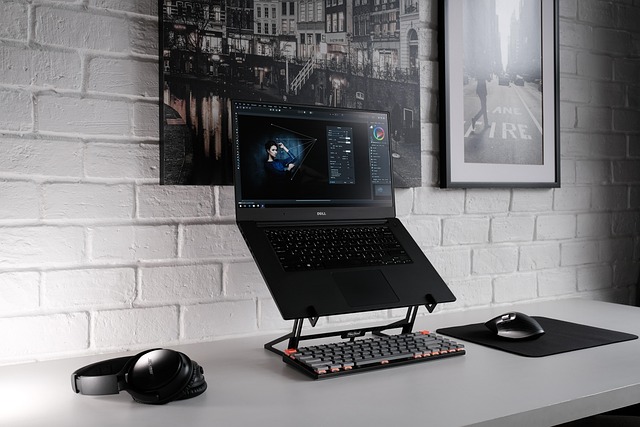 1777527805682731.jpg laptop-6332543_640.jpg